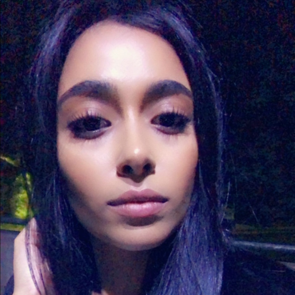 Meet your Posher, Kayla